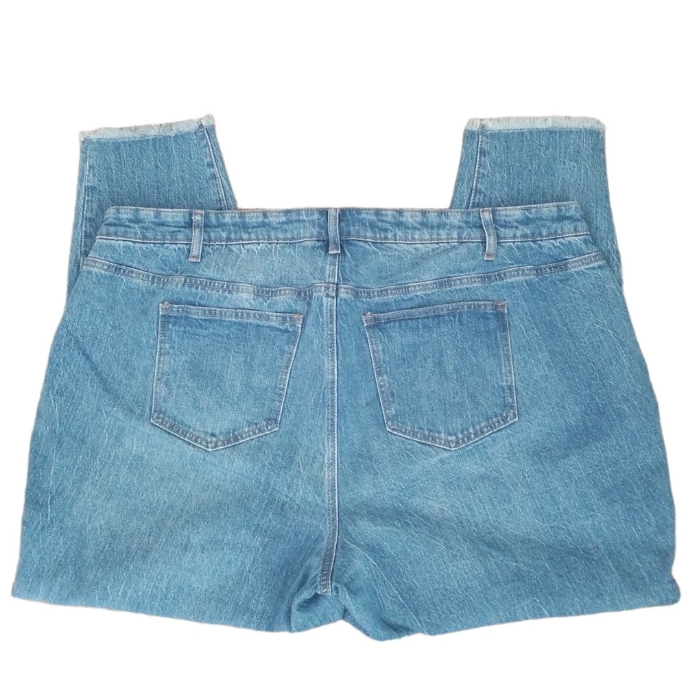 A Beautiful Soul Vintage Wash Frayed Hem Tapered Leg Crop Jeans Sz. 16